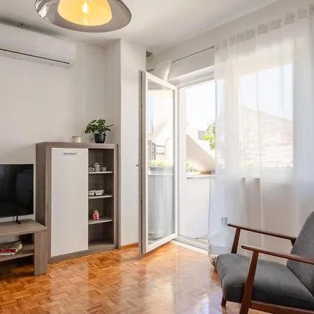 House Our By Guide Vela Luka